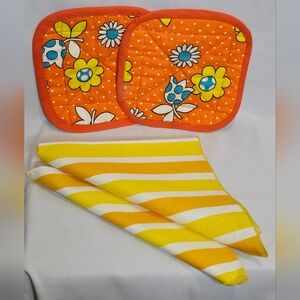 Vintage 70s Retro Cotton Napkins And Pot Holder Set